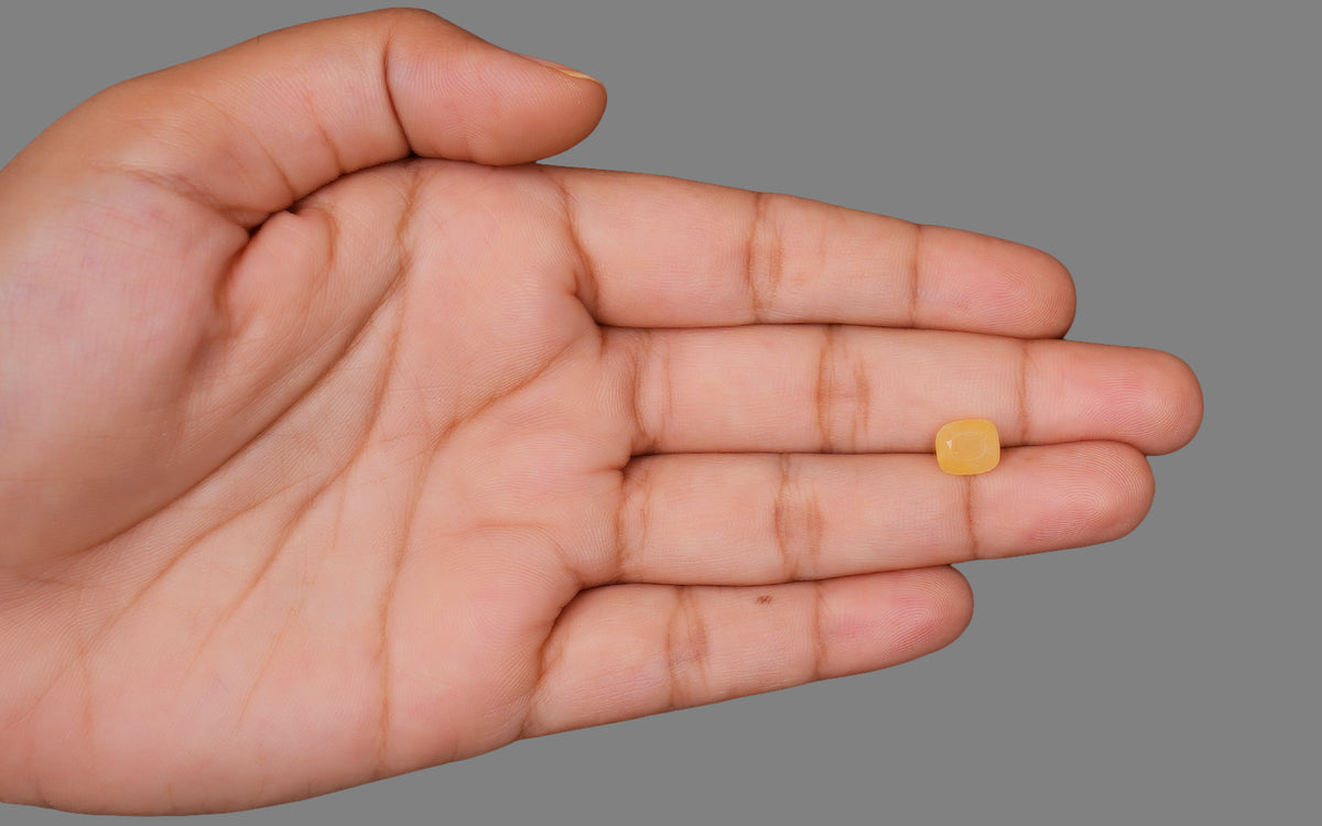 Yellow Sapphire (Pukhraj) – 3.14 Carat / 3.49 Ratti