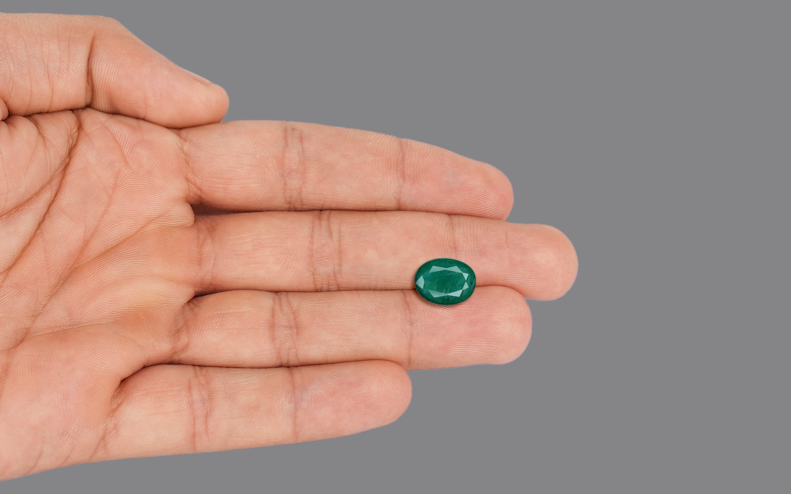 Emerald (6.87 Carats)