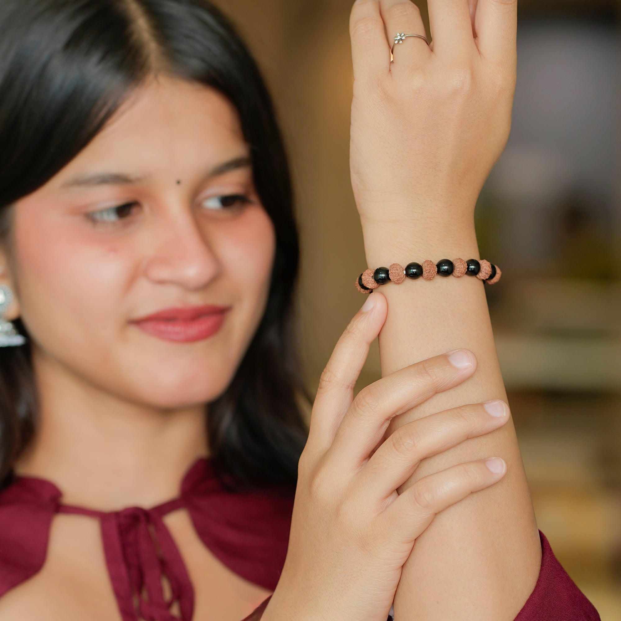 Capricorn (मकर राशि) Bracelet – Black Onyx & 7 Mukhi Rudraksha