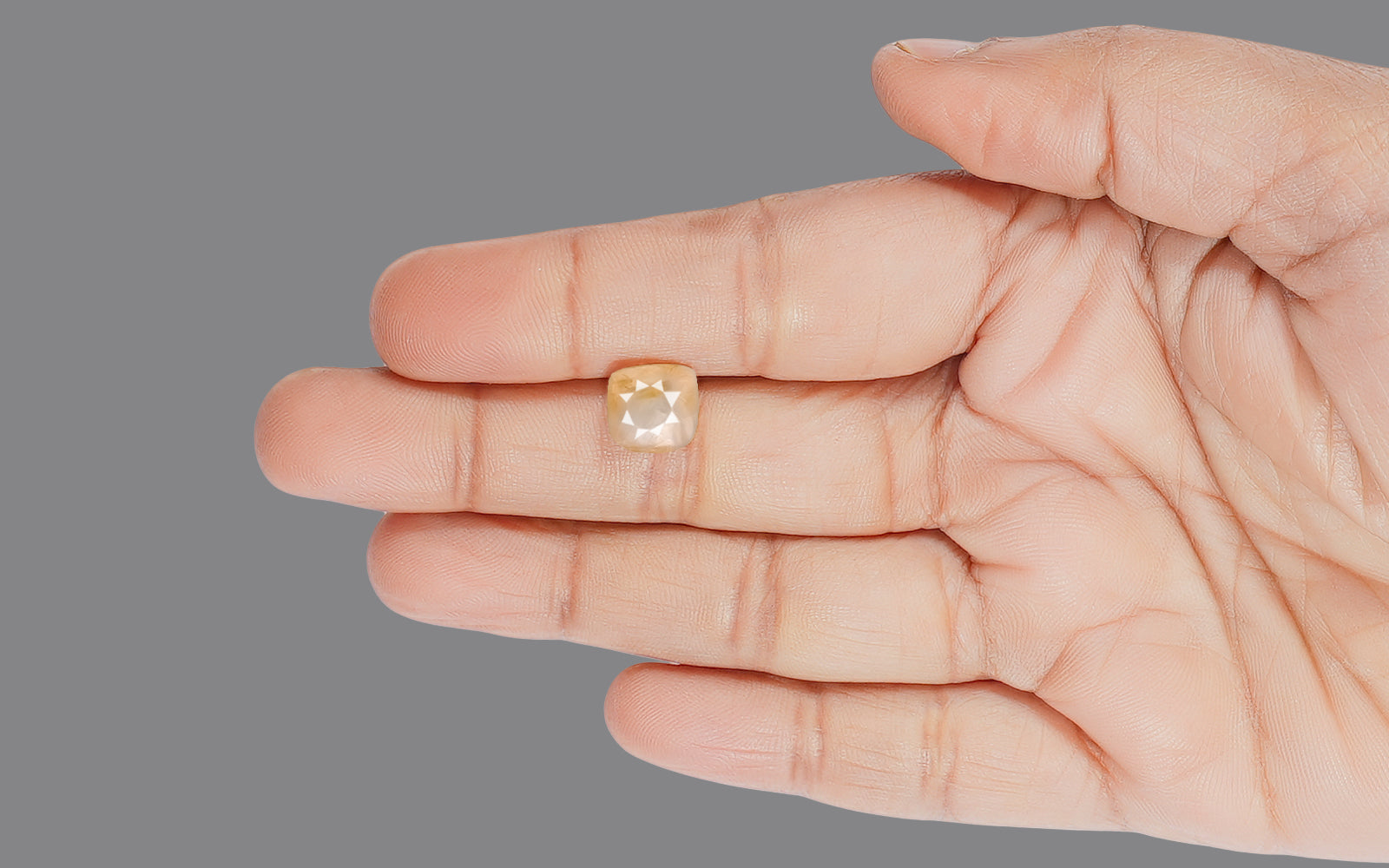 Yellow Sapphire - 3.94 Carats