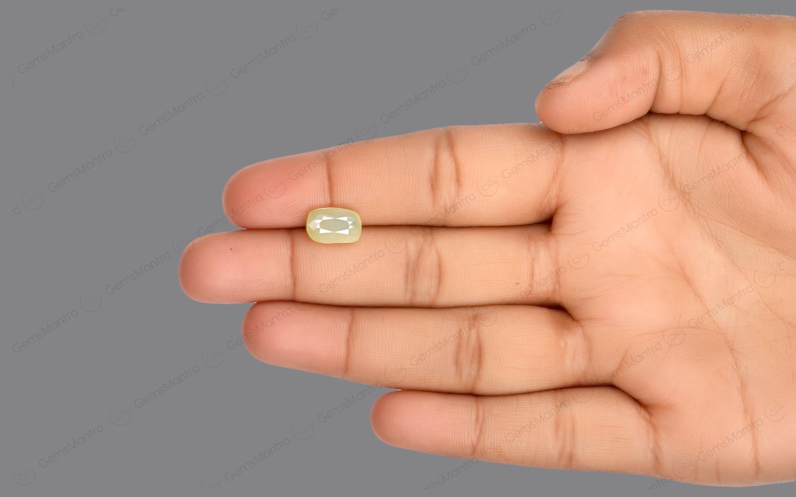Yellow Sapphire - 3.27 Carats