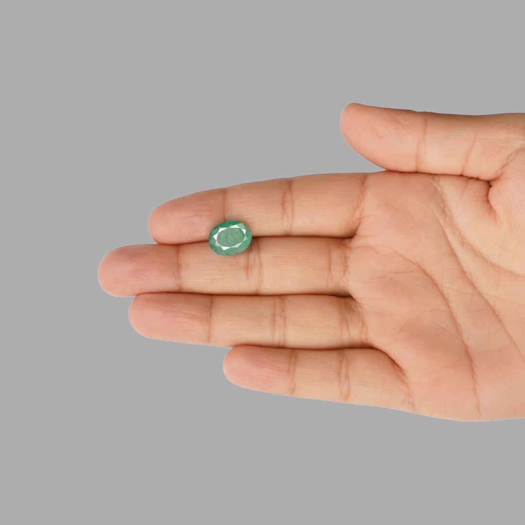 Emerald (Panna) – 4.42 Carat / 4.9 Ratti [GM02312]