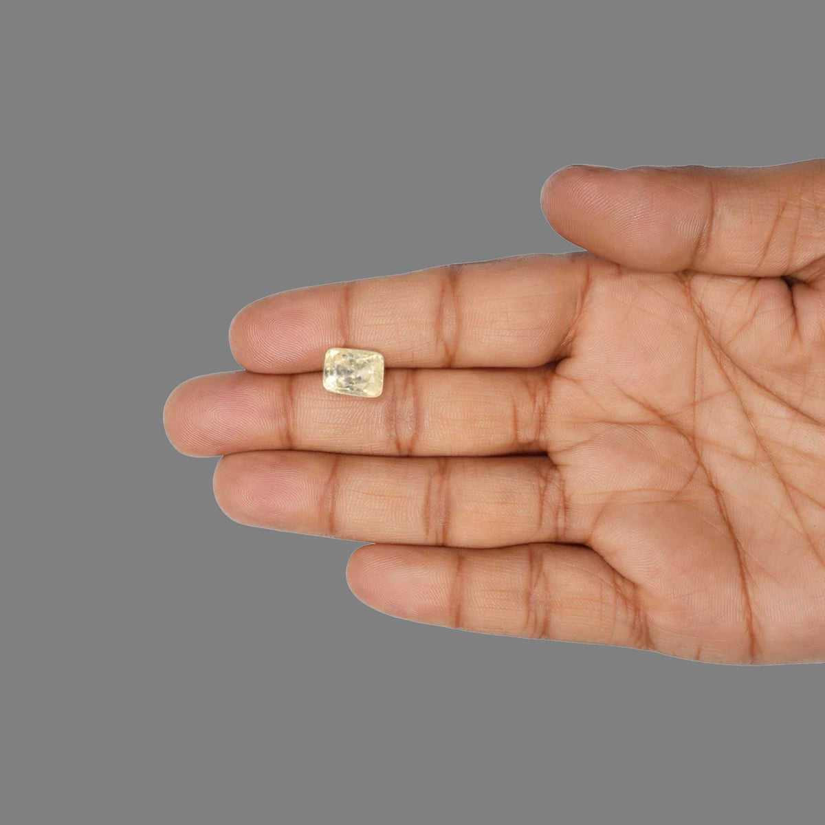 Yellow Sapphire (Pukhraj) – 6.3 Carat / 6.9 Ratti [GM08075]