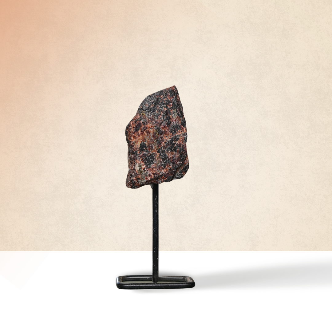 Garnet Raw Stone Stand - Gemsmantra