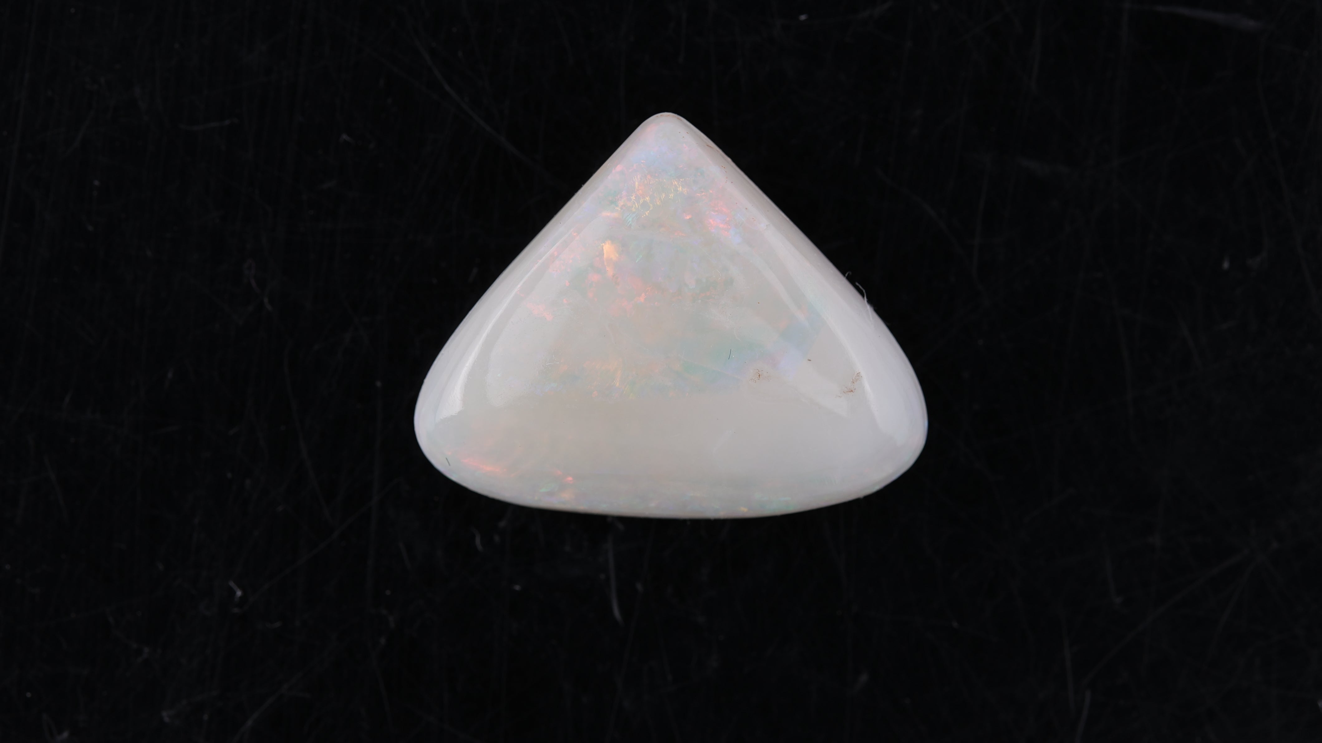 Opal with Fire - 9.51 carats( 10.46 ratti)