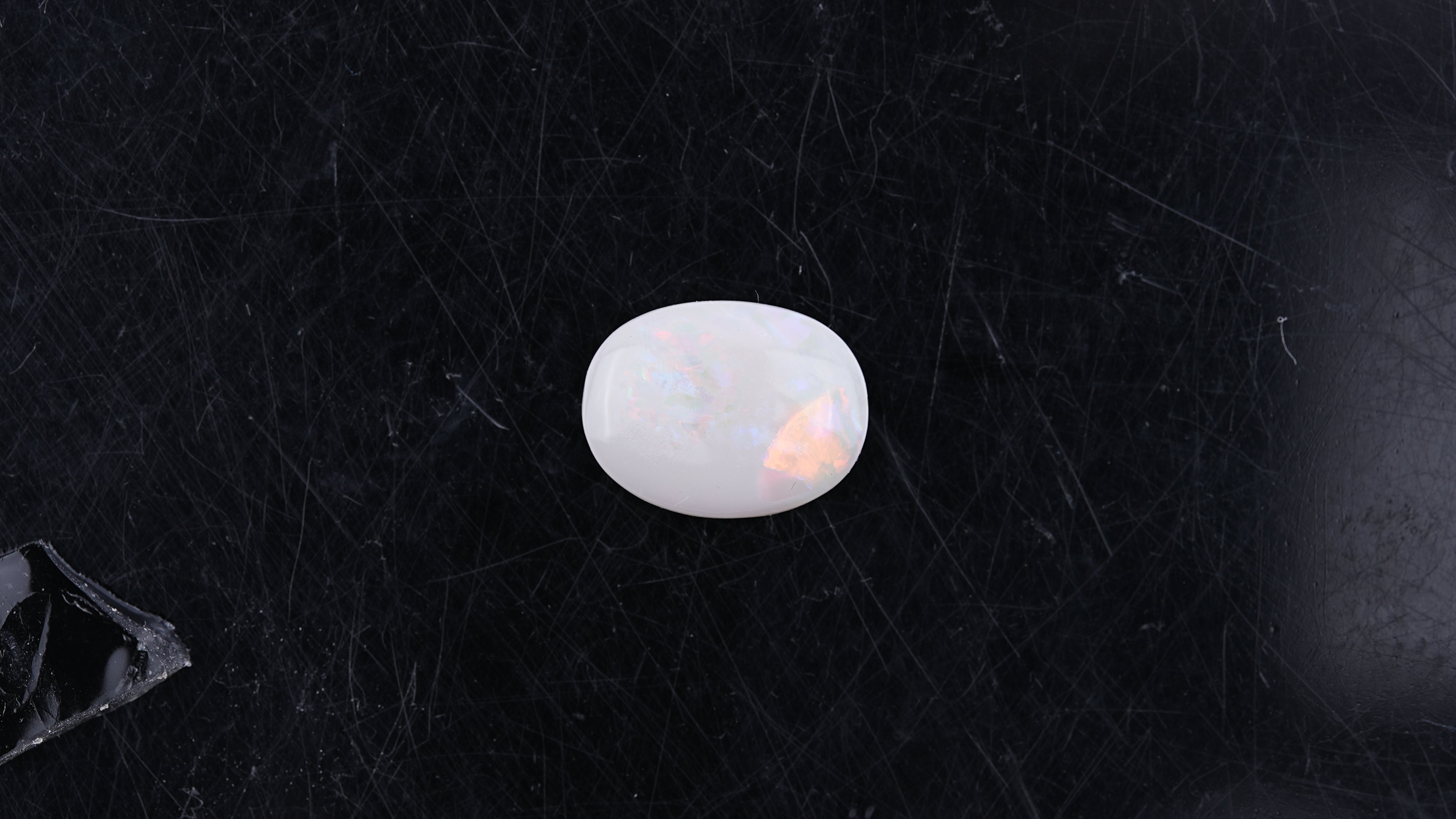 Opal with Fire - 4.22 Carats  (4.642 Ratti)