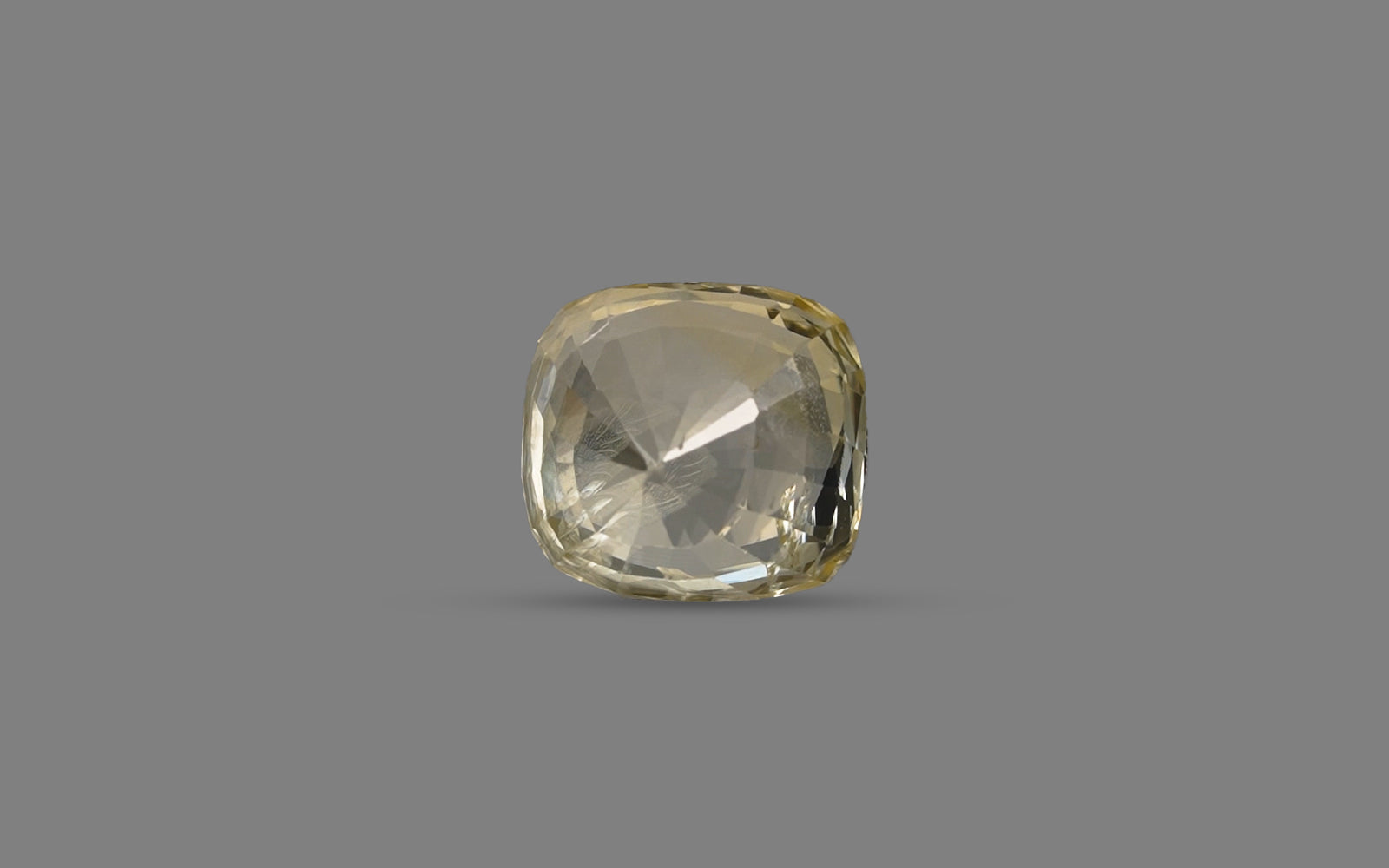 Yellow Sapphire - 3.93 Carats