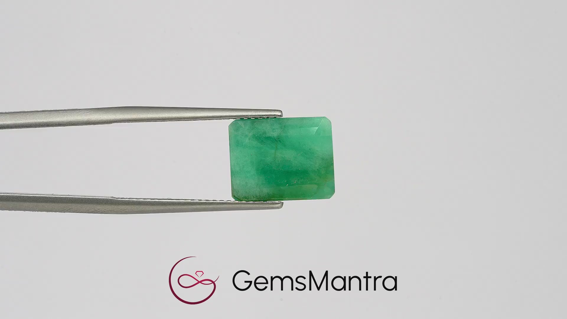 Brazilian Emerald (Panna) – 6.63 Carat / 7.3 Ratti [GM03418]