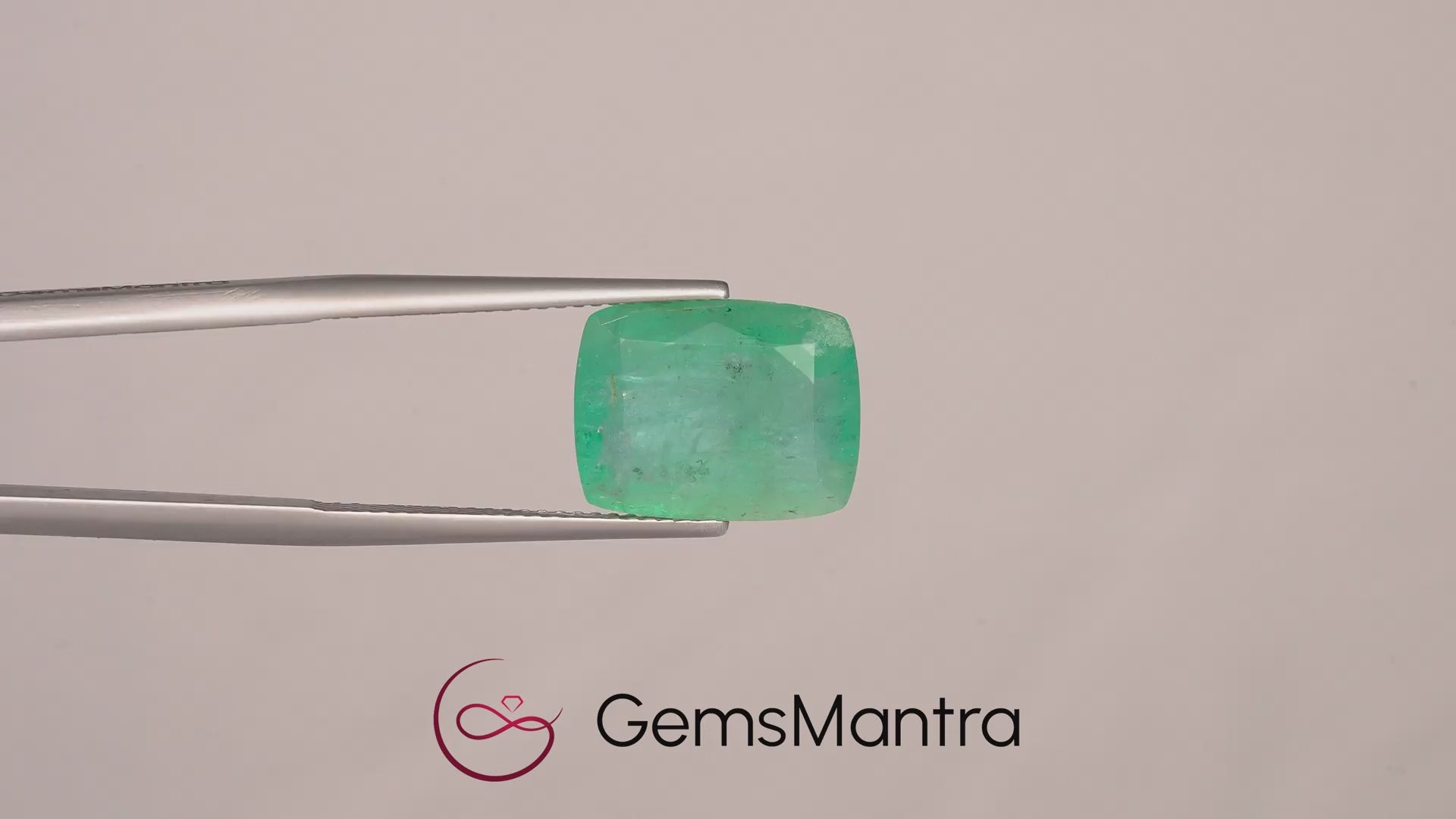 Emerald (Panna) – 7.01 Carat / 7.7 Ratti [GM09290]