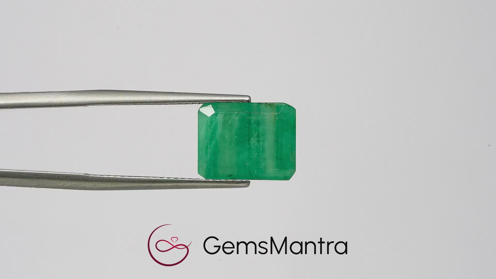 Brazilian Emerald (Panna) – 7.36 Carat / 8.1 Ratti [GM03528]